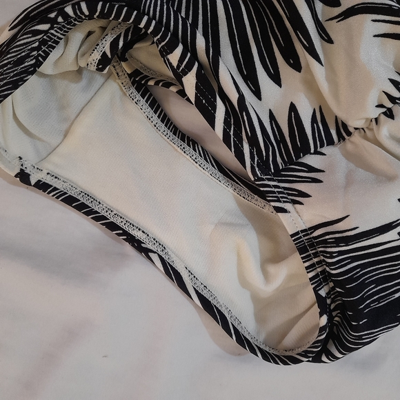 ● Vince Camuto | One Piece Swimsuit. - Picture 11 of 13